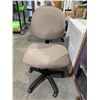 Image 3 : Tan office chair
