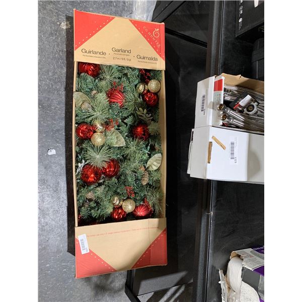 Pre-Lit Christmas garland with LED lights - 2.7m