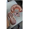 Image 8 : BOX OF 2 BIRD FEEDERS, MOULDS AND MORE