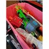 Image 2 : LARGE TOTE OF SUPER SOAKER NERF GUNS