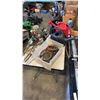 Image 1 : LOT OF LAWN DECOR INCLUDING HORSESHOES AND 2 WATERING CANS