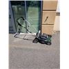 Image 1 : YARDWORKS 3 IN 1 20" ELECTRIC LAWN MOWER WORKING