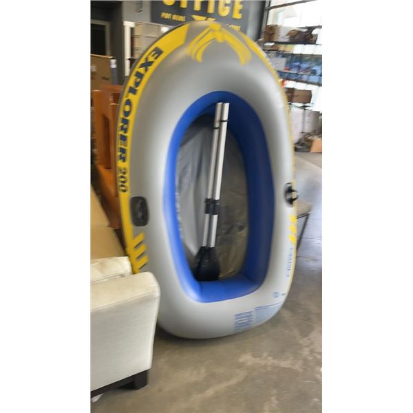 EXPLORER 200 INFLATABLE RAFT WITH PADDLES