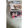 Image 10 : 2 MASSAGERS AND CONTAINER OF NAIL COLORS