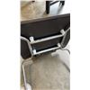 Image 4 : DROP SIDE D TABLE WITH 2 BLACK CHAIRS