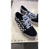 Image 2 : VANS SIZE 10 AND NIKE SIZE 9 RUNNERS