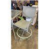 Image 2 : 2 SWIVEL BAR PATIO CHAIRS AND TABLE