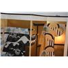 Image 2 : 4 PANEL JAPANESE SCREEN W/KIMONO DESIGN