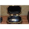 Image 2 : CHINESE EXPORT BLACK LACQUER TEA CADDY W/KEY (8" X 5 1/2" X 4 1/2")