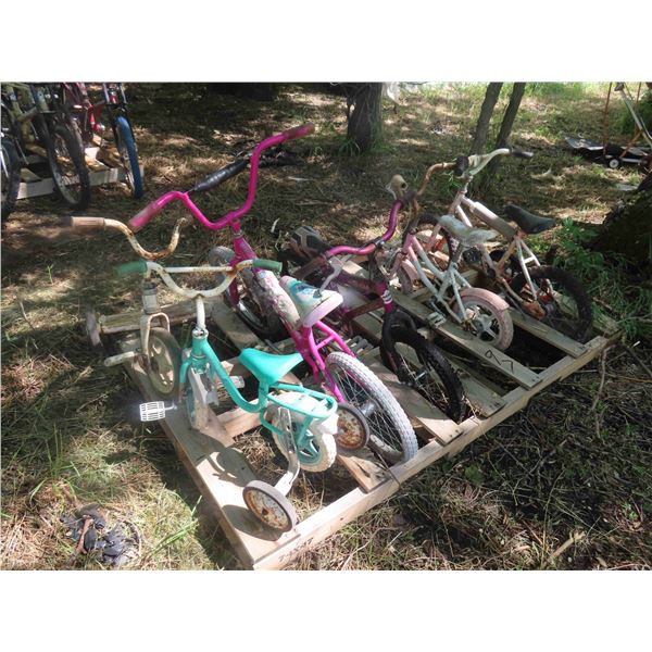 6 Childrens/Toddler Pedal Bikes ; 1 is a Tricycle, 1 Has 