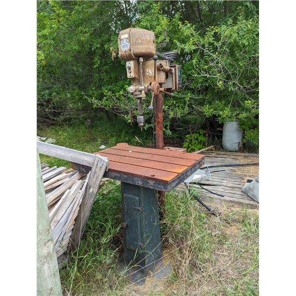 Walker Turner Model 1113 Heavy Duty  Drill Press 