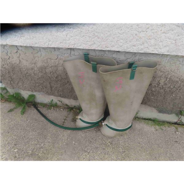 Jacks Whirlpool Boots Sets up to Garden Hose