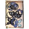 Image 1 : FLAT OF 11 PAIRS OF WIRELESS HEADPHONES