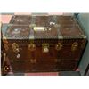 Image 1 : LARGE STEAMER TRUNK WITH KEYS BROWN