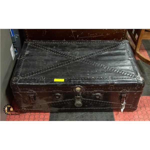 STEAMER TRUNK WITH KEYS BLACK