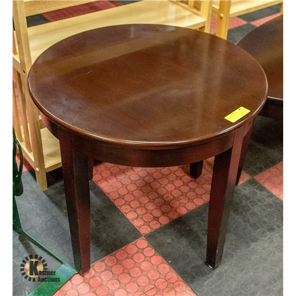 WOODEN END TABLE H-21.5  DIAMETER-23.5 