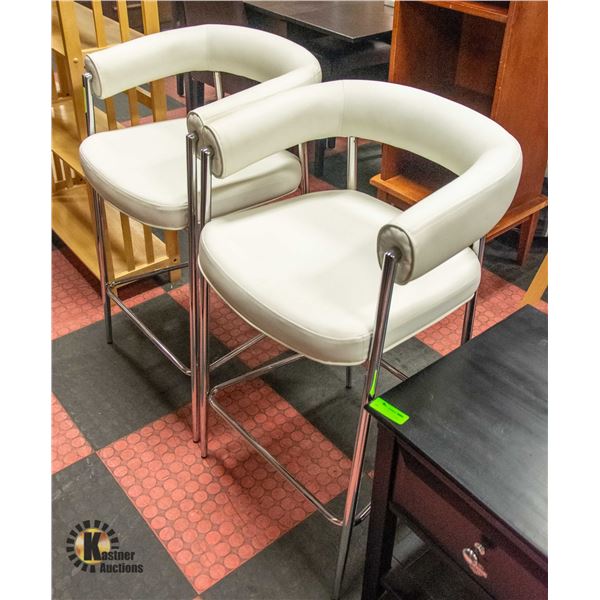 PAIR OF BAR HEIGHT LEATHER STOOLS (WHITE)