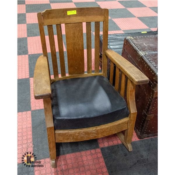 ANTIQUE ROCKING CHAIR