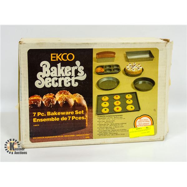 VINTAGE EKCO BAKERS SECRET 7 PC