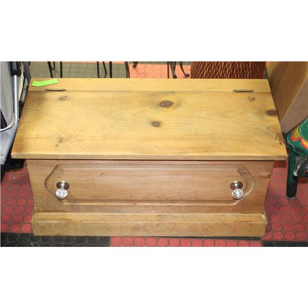 PINE WOOD STORAGE/BLANKET CHEST