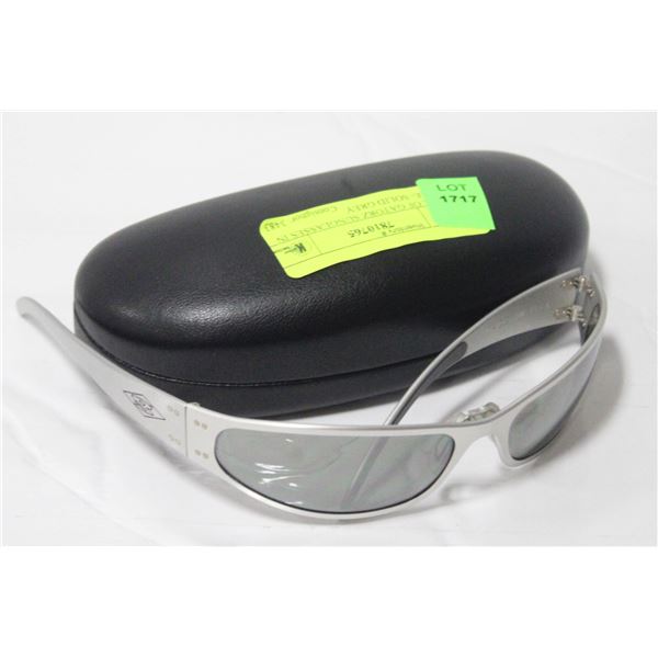 PAIR OF GATORZ SUNGLASSES IN CASE- SOLID GREY