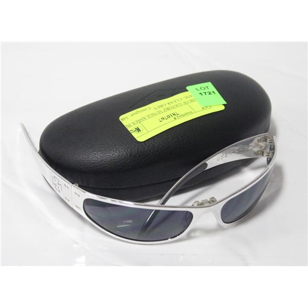 PAIR OF GATORZ SUNGLASSES IN CASE- CLEAR GREY