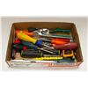 Image 1 : FLAT OF SCREWDRIVERS AND SNIPS AND MISC