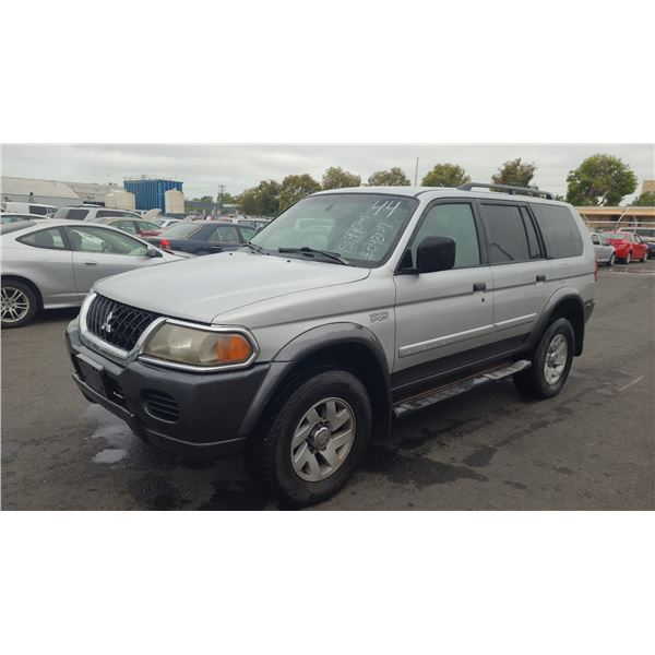 2002 Mitsubishi Montero Sport XLS