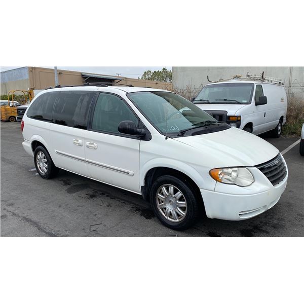 2005 Chrysler Town and Country Touring