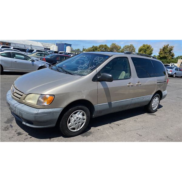 2003 Toyota Sienna CE