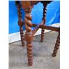 Image 2 : Round occasional table with barley twist legs