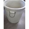 Image 5 : Medalta Potteries stoneware 25 gallon crock