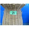 Image 7 : Wicker basket in shape of Vase