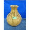 Image 1 : Wicker item looks like a vase