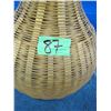 Image 5 : Wicker item looks like a vase