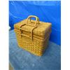 Image 2 : Wicker picnic basket