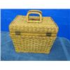 Image 3 : Wicker picnic basket