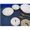 Image 2 : Collection of assorted enamelware bowls etc