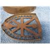 Image 2 : sad iron and trivet