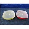 Image 6 : Set of Two Pyrex bowls one red and one yellow
