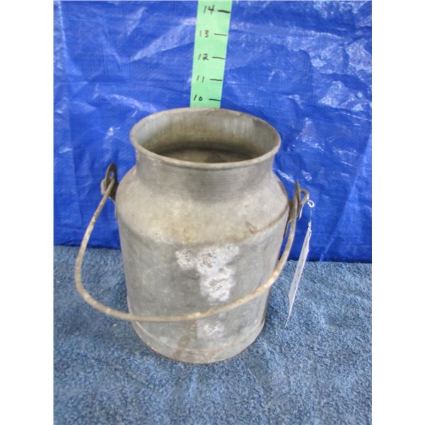Metal container with handle