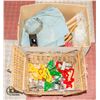 Image 1 : LOT ANTIQUE COOKIE CUTTERS AND MORE