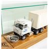 Image 2 : VINTAGE SCALE SEMI TRUCK IN GLASS CASE