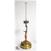 Image 1 : ANTIQUE COLEMAN OIL LAMP