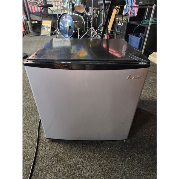 Small Mini Bar Fridge
