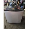 Image 1 : Small Mini Bar Fridge