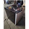Image 2 : Small Mini Bar Fridge