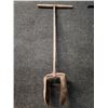 Image 1 : Antique Hole Digger