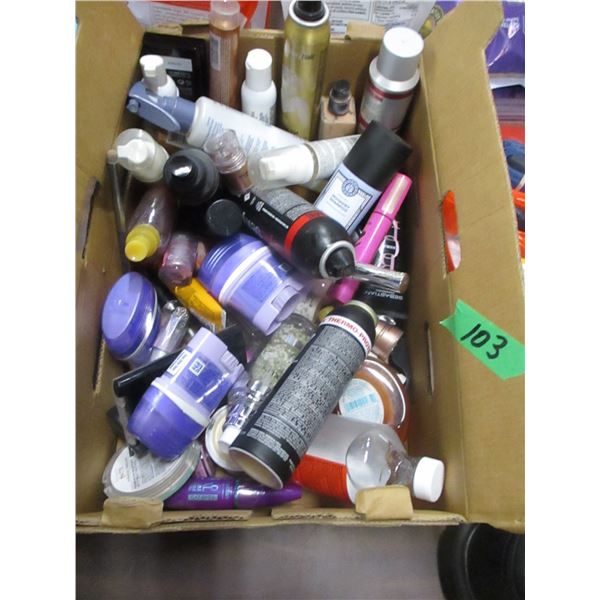 BOX C/W TOILETRIES