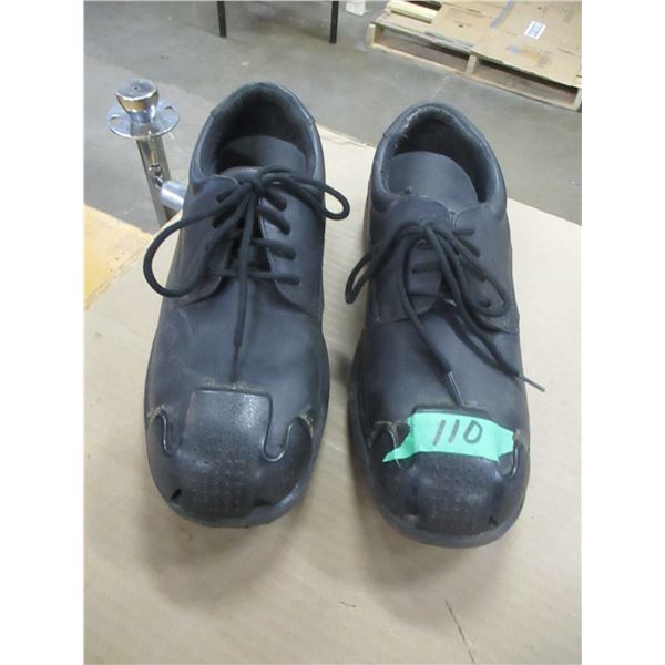 DAKOTA SHOES (SIZE 11)